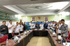 Serikat Media Siber Indonesia (SMSI) Kabupaten Serang menggelar musyawarah dengan agenda pemilihan Ketua SMSI Kabupaten Serang di Aula H. Tb. Saparudin, Pemkab Serang, Rabu (18/12/2024).